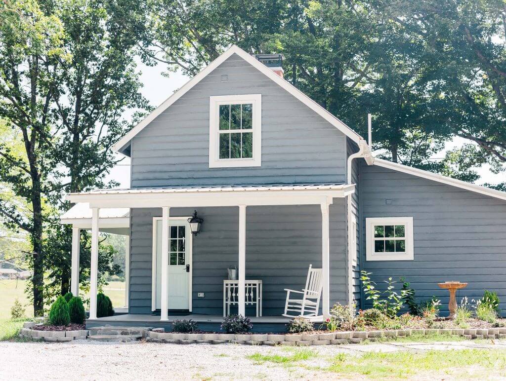 The honeymoon cottage at NC estate wedding venue Oakhaven.