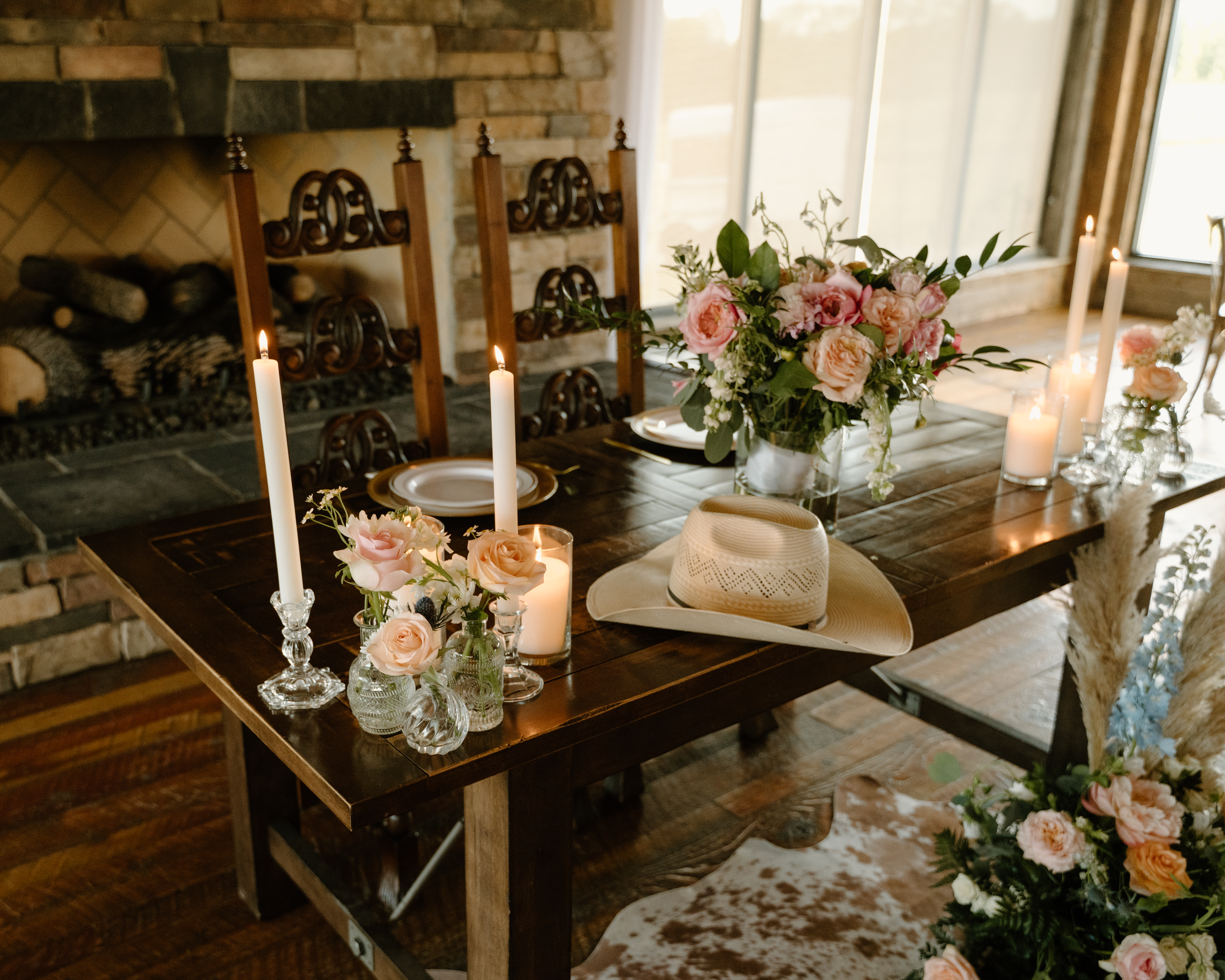 Personal items and candles for a sweetheart table at Oakhaven.